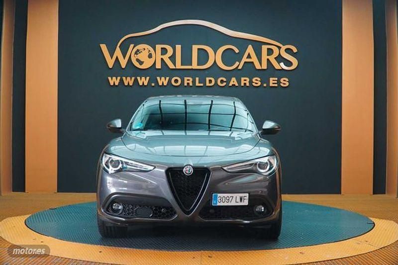 Usado Alfa Romeo Stelvio Sprint 190 CV (139 kW) 2022 Gris SUV