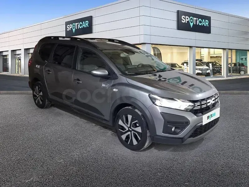 Usado Dacia Jogger Expression 110 CV (80 kW) 2025 Gris / plata Monovolumen