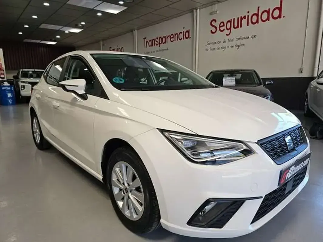 Usado Seat Ibiza Style 116 CV (85 kW) 2022 Blanco Utilitario