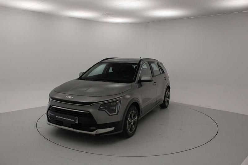 Usado Kia Niro 129 CV (94 kW) 2025 Gris / plata SUV