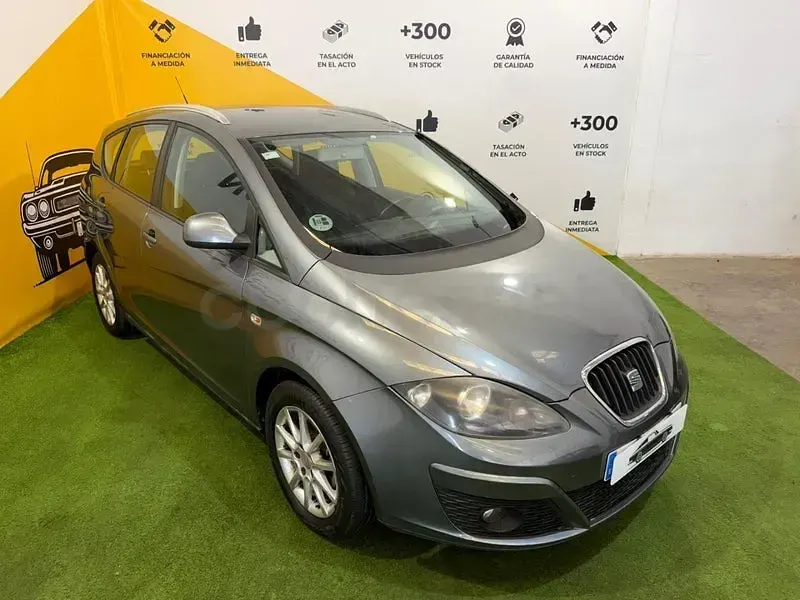Usado Seat Altea XL I-Tech 105 CV (77 kW) 2014 Gris / plata Monovolumen