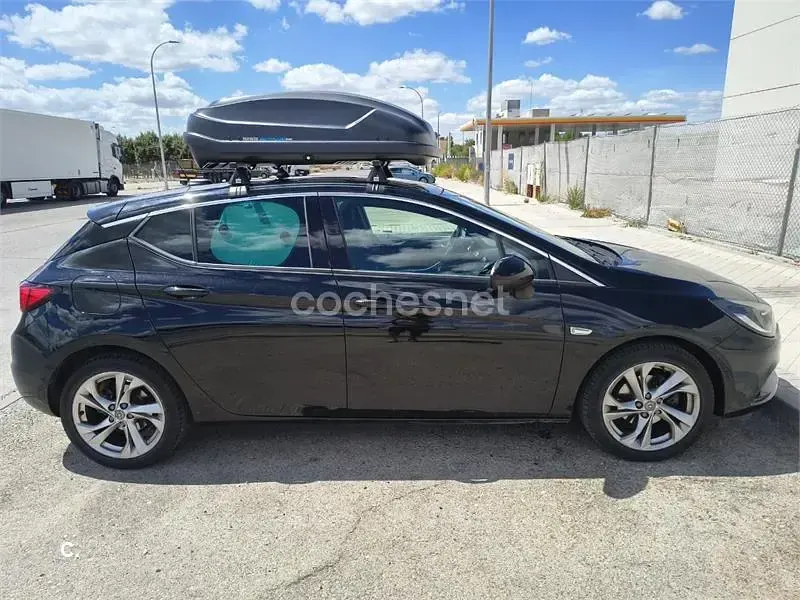 Usado Opel Astra Dynamic 125 CV (91 kW) 2018 Negro Berlina