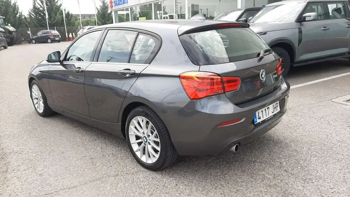 Usado BMW 118 150 CV (110 kW) 2015 Gris Utilitario