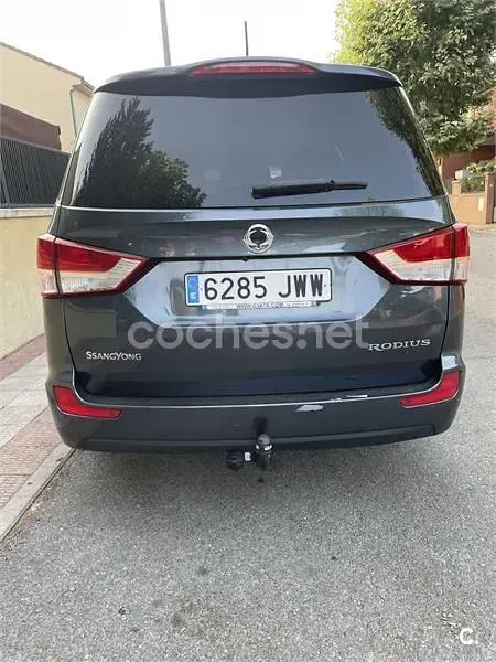 Usado SsangYong Rodius 178 CV (130 kW) 2017 Negro Monovolumen