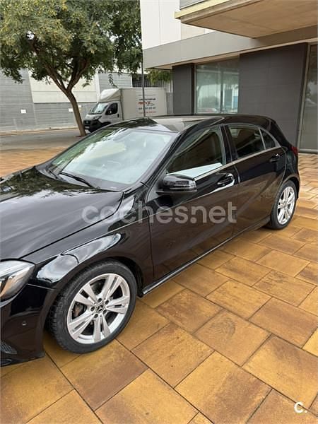Usado Mercedes A180 122 CV (89 kW) 2018 Negro Berlina