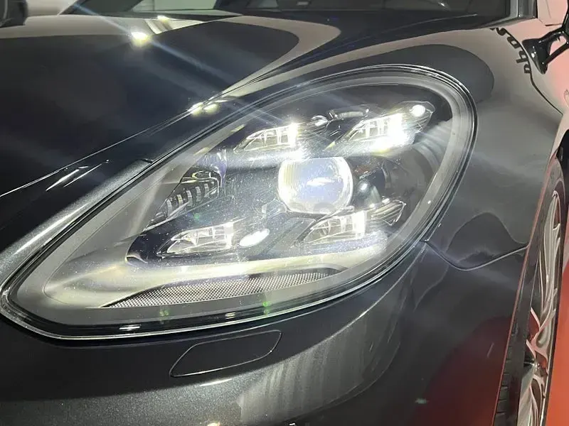 Usado Porsche Panamera 4 Executive 462 CV (339 kW) 2018 Gris / plata Berlina