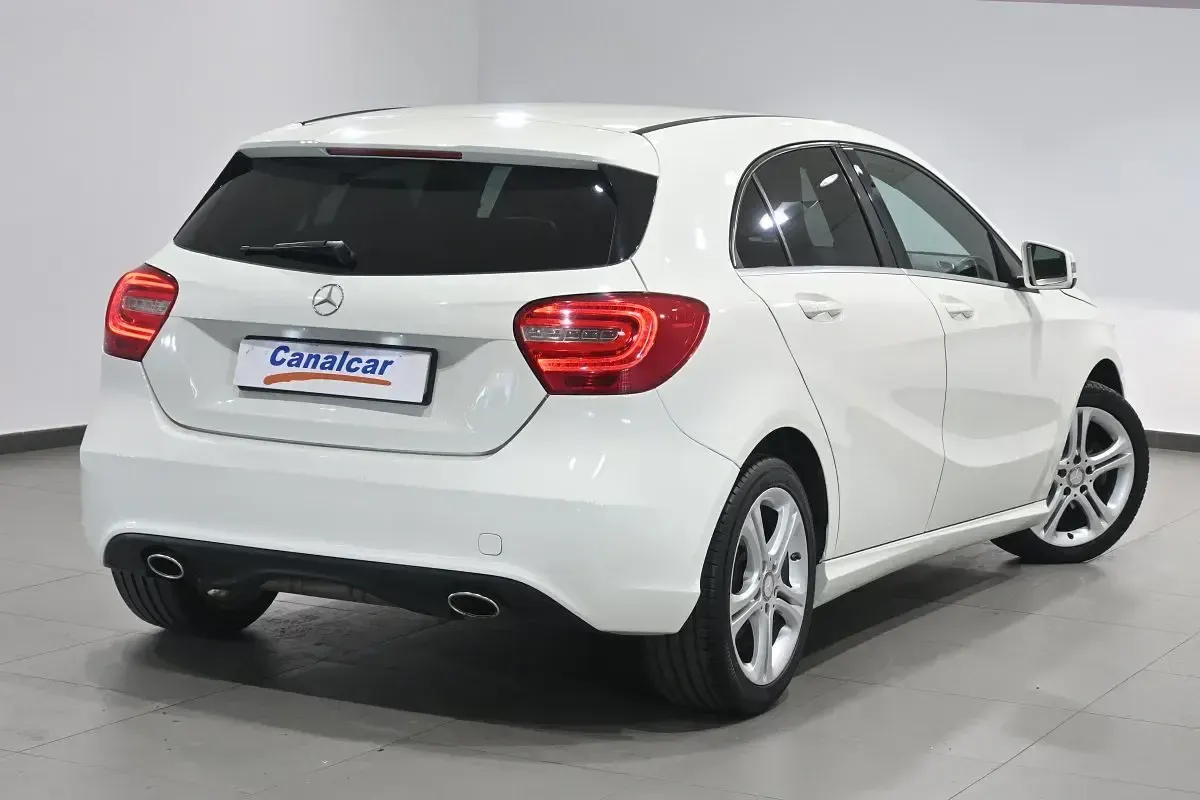 Usado Mercedes A180 Urban 109 CV (80 kW) 2014 Blanco