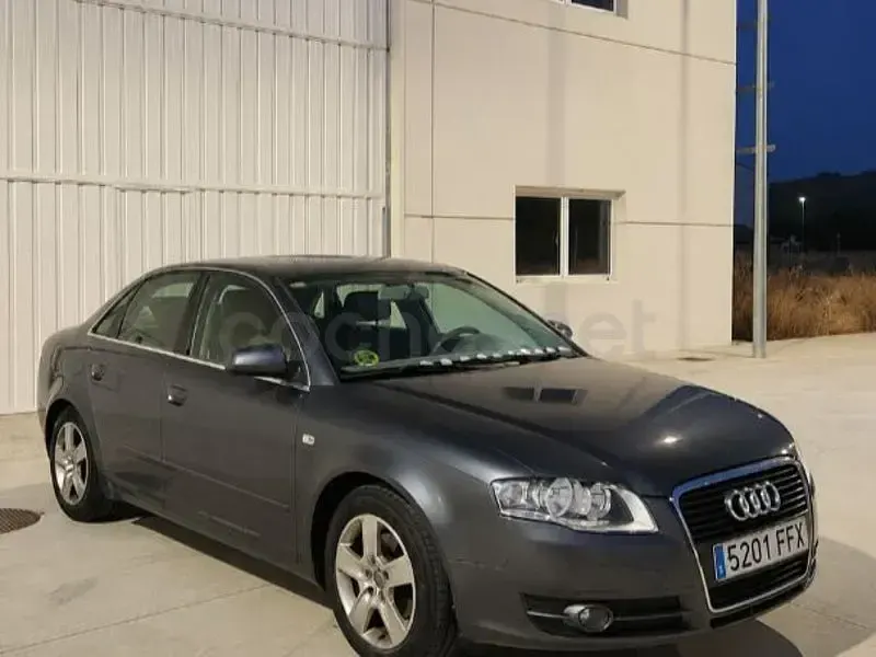 Usado Audi A4 140 CV (102 kW) 2006 Gris / plata Berlina