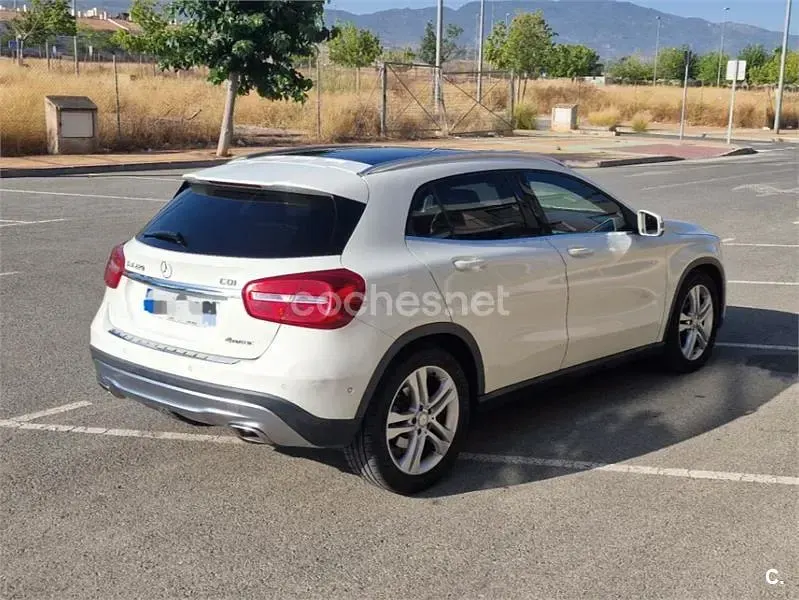 Usado Mercedes GLA220 Style 170 CV (125 kW) 2015 Blanco SUV