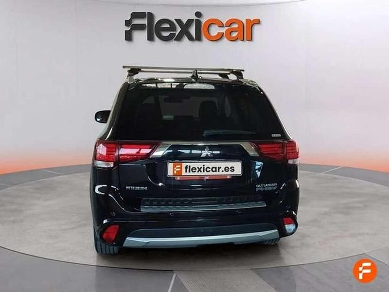 Usado Mitsubishi Outlander P-HEV 203 CV (149 kW) 2018 Negro SUV