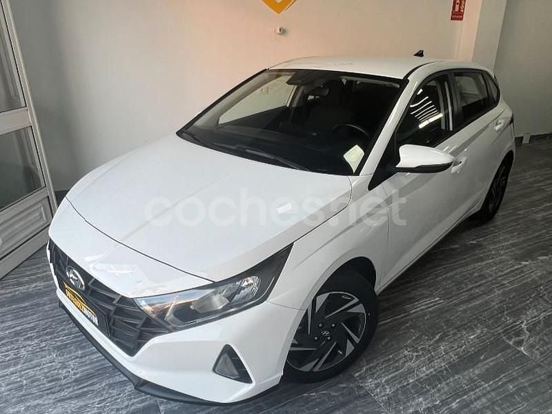 Blanco Usado 2021 Hyundai i20 Berlina | 13.990 € (Un poco caro) - Imagen 1/4