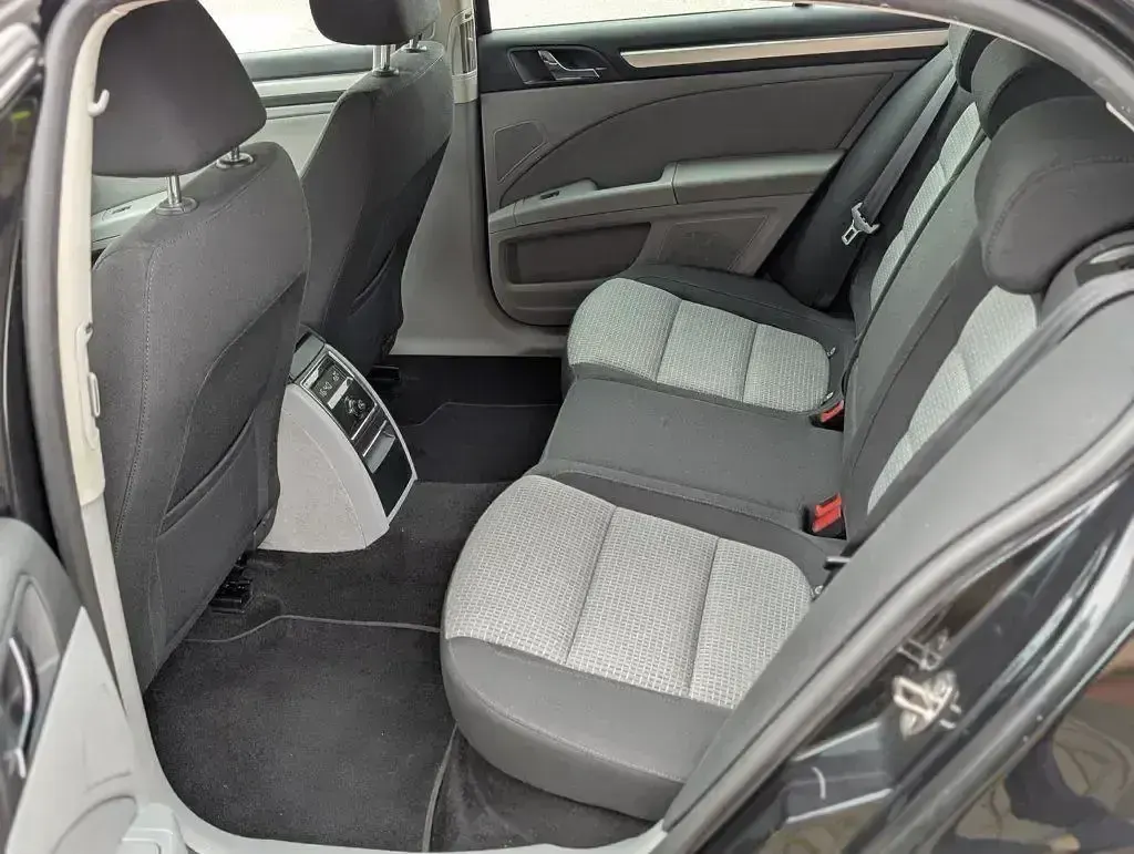 Begagnad Skoda Superb Elegance 160 HK (117 kW) 2011 Svart