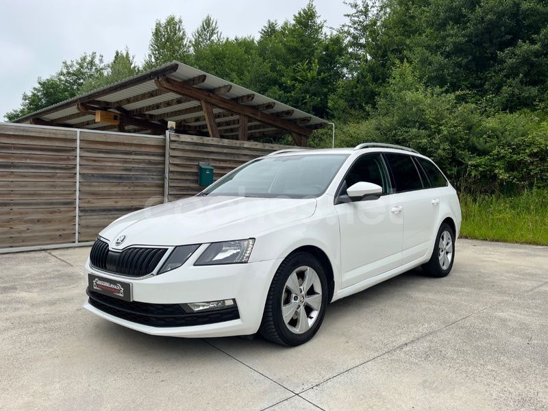 Blanco Usado 2018 Skoda Octavia Ambition Familiar | 6500 € (Buen precio) - Imagen 1/4