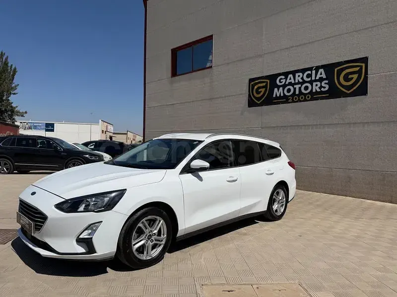 Usado Ford Focus Trend 120 CV (88 kW) 2022 Blanco Berlina