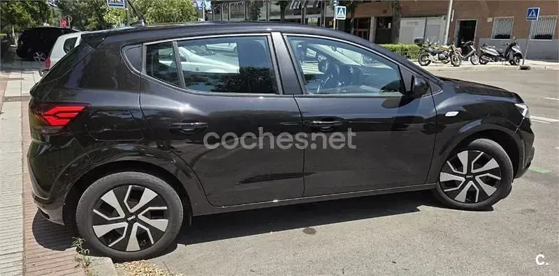 Usado Dacia Sandero Expression 101 CV (74 kW) 2025 Negro Berlina