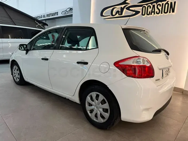 Usado Toyota Auris Active 90 CV (66 kW) 2011 Blanco Utilitario