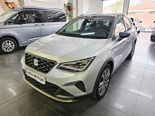 Usado Seat Arona FR 115 CV (84 kW) 2024 Gris / plata SUV