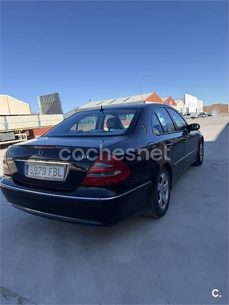 Usado Mercedes E320 Avantgarde 204 CV (150 kW) 2006 Azul Berlina