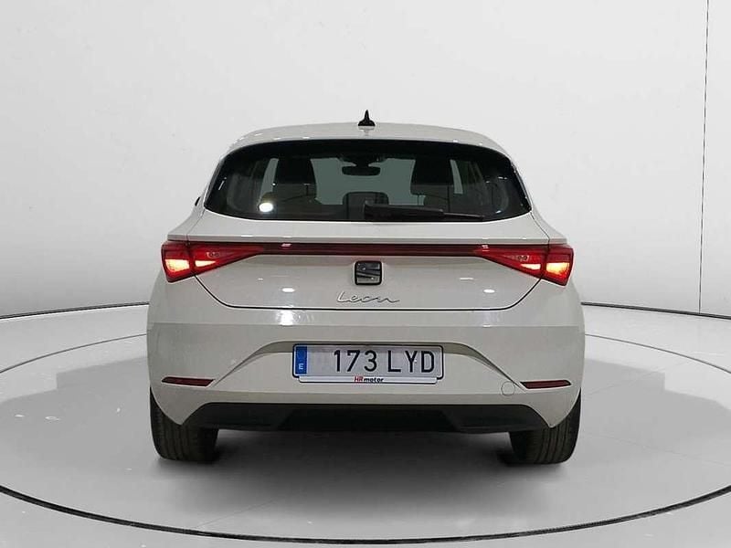 Usado Seat Leon Reference 117 CV (86 kW) 2022 Blanco Utilitario