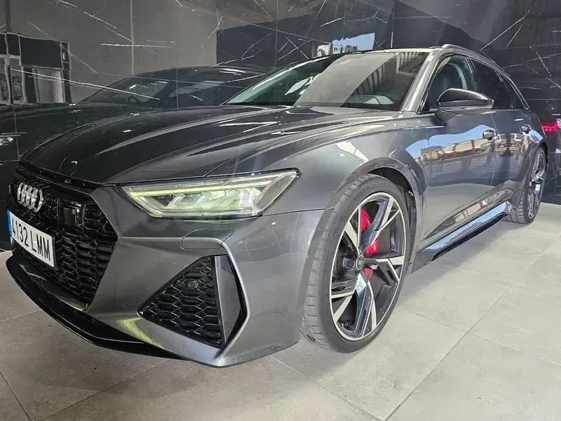 Usado Audi RS6 600 CV (441 kW) 2021 Gris / plata Familiar