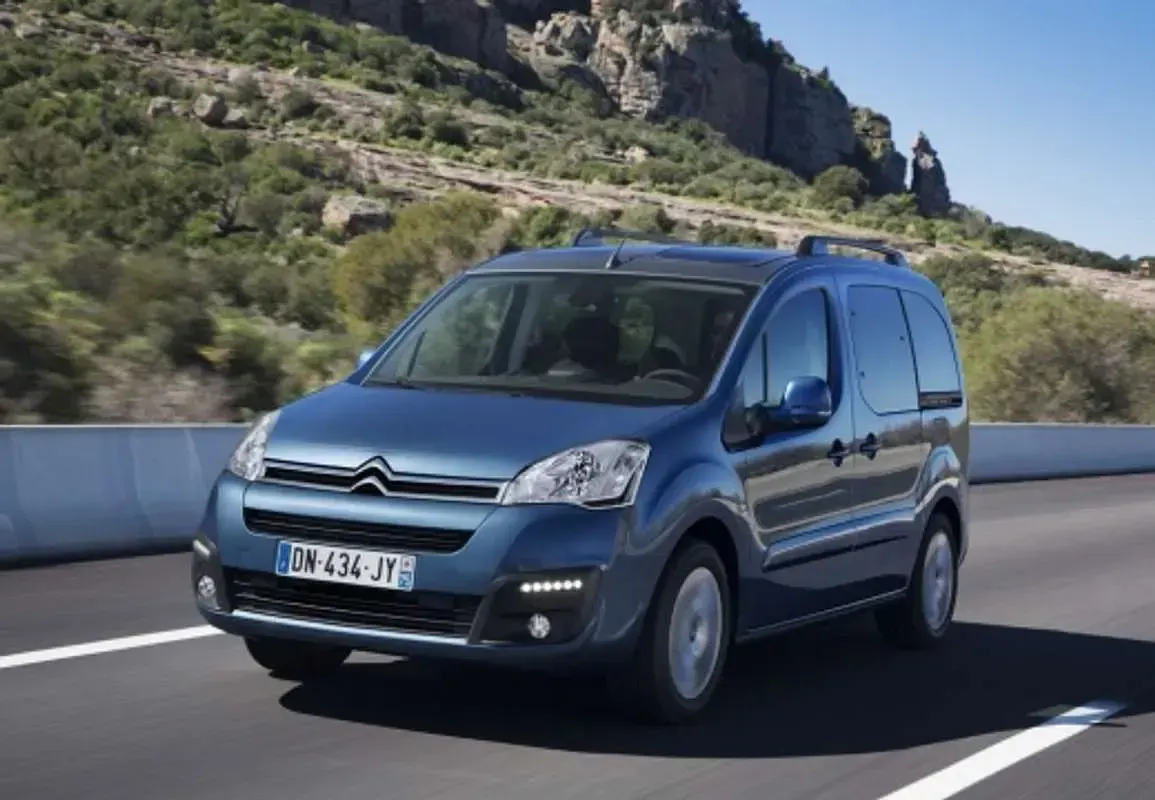 Usado Citroën e-Berlingo PureTech 110 CV (80 kW) 2016 Marrón Monovolumen