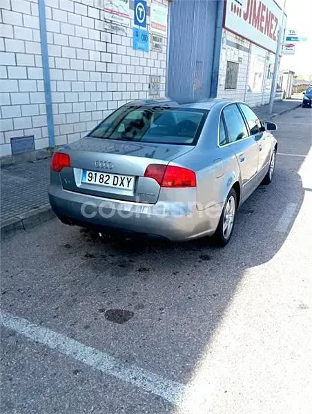 Usado Audi A4 140 CV (102 kW) 2006 Gris / plata Berlina