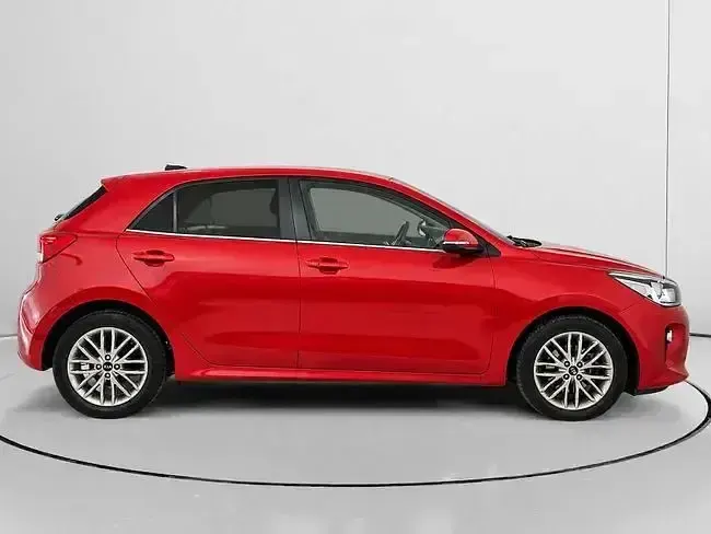 Usado Kia Rio 100 CV (73 kW) 2017 Rojo Berlina