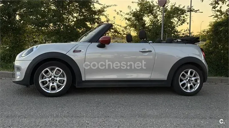Usado Mini One Cabriolet 102 CV (75 kW) 2018 Gris / plata Descapotable