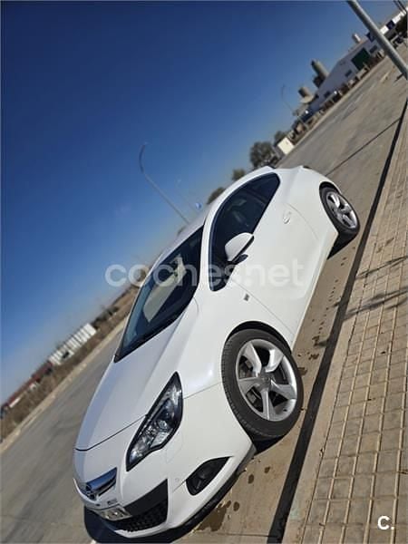 Usado Opel Astra GTC Sportive 165 CV (121 kW) 2012 Blanco Berlina
