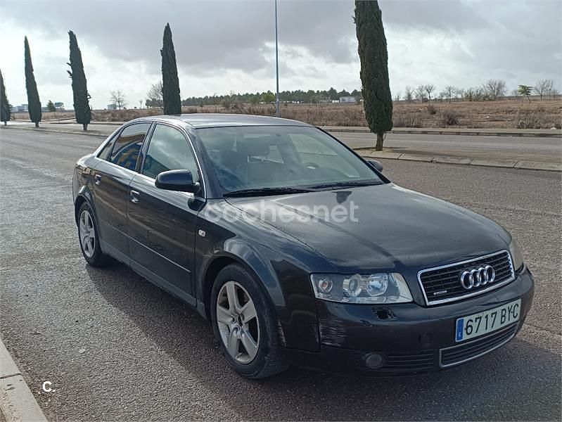 Usado Audi A4 180 CV (132 kW) 2002 Negro Berlina