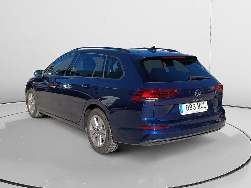 Usado VW Golf VIII Life 110 CV (80 kW) 2022 Azul Familiar