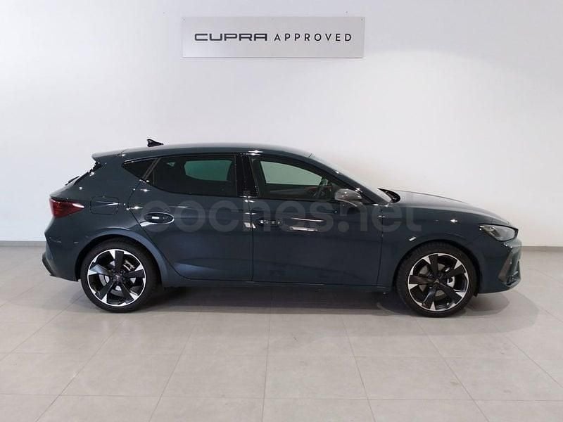 Usado Cupra Leon 150 CV (110 kW) 2025 Azul Berlina