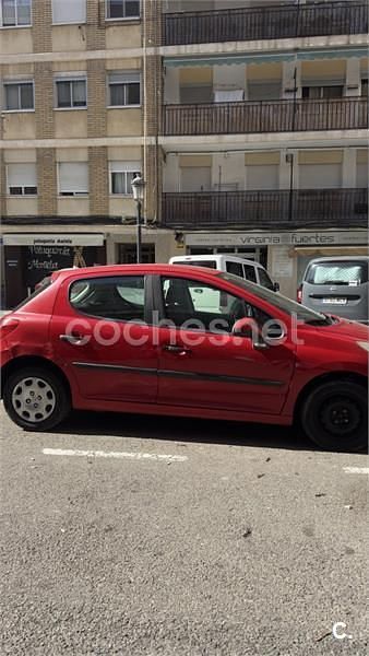 Usado Peugeot 207 75 CV (55 kW) 2007 Rojo Berlina