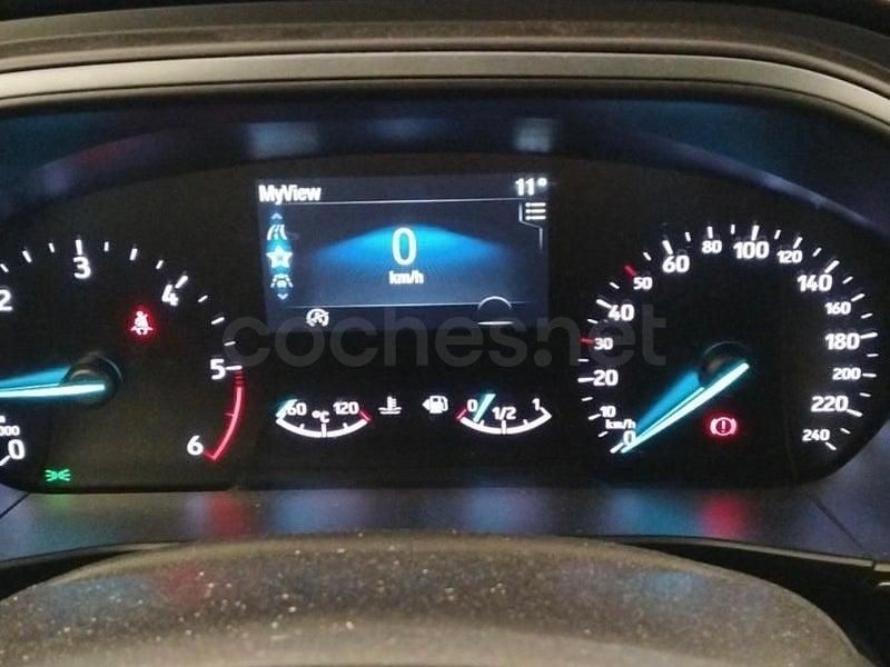 Usado Ford Focus Trend 120 CV (88 kW) 2023 Rojo Familiar