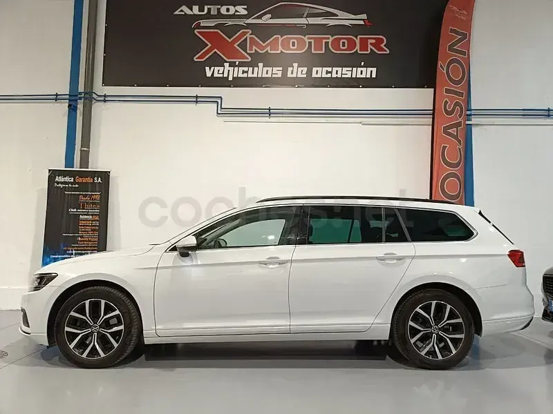 Usado VW Passat Business 122 CV (89 kW) 2023 Blanco Familiar
