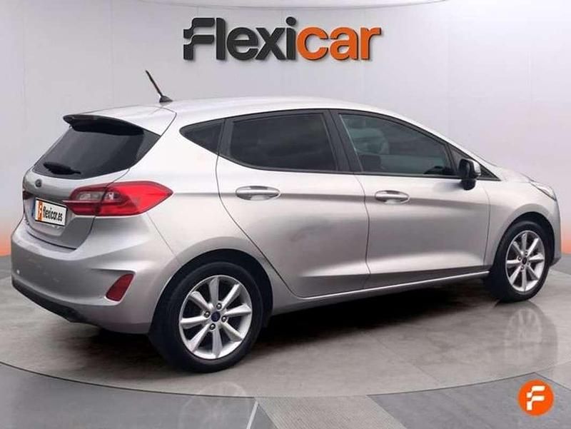 Usado Ford Fiesta Trend+ 101 CV (74 kW) 2019 Gris Utilitario