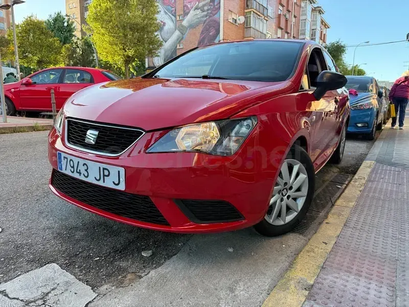 Usado Seat Ibiza Reference 90 CV (66 kW) 2016 Rojo Berlina