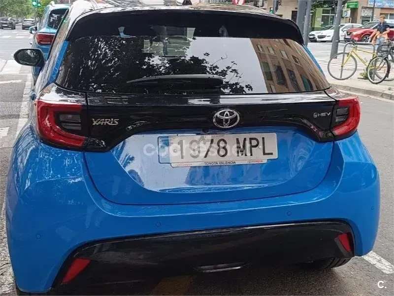 Usado Toyota Yaris Hybrid Edition 130 CV (95 kW) 2024 Azul Berlina