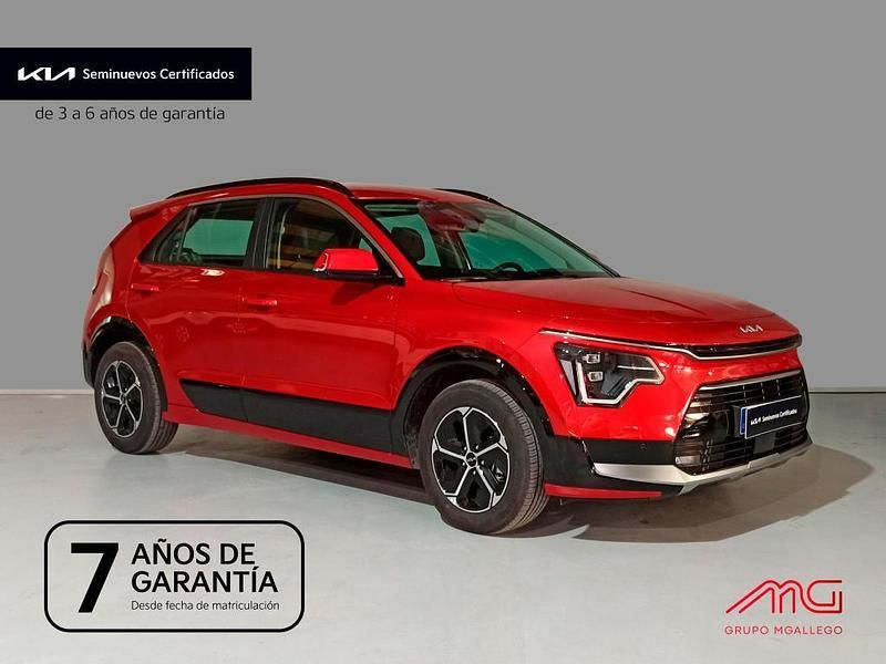 Runway red (cr5) Usado 2024 Kia Niro SUV | 27.700 € (Un poco caro) - Imagen 1/4
