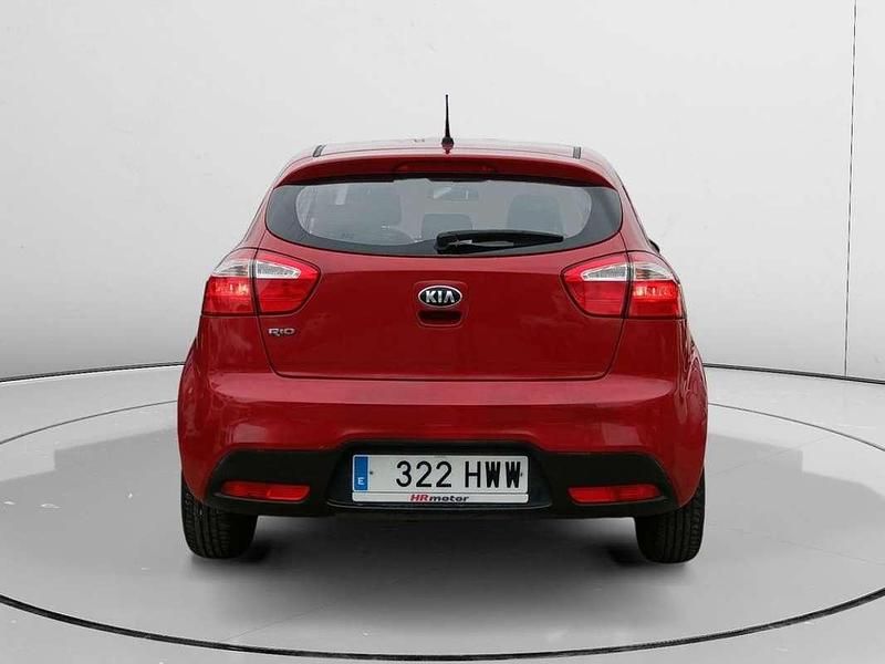 Usado Kia Rio 86 CV (63 kW) 2014 Rojo Utilitario