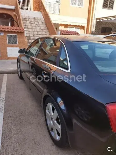 Usado Audi A4 220 CV (161 kW) 2003 Negro Berlina