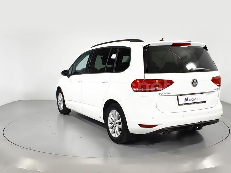 Usado VW Touran Advance 150 CV (110 kW) 2017 Blanco Monovolumen