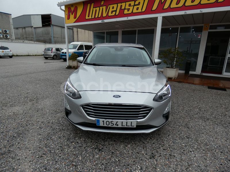 Usado Ford Focus Trend 95 CV (69 kW) 2021 Gris / plata Berlina