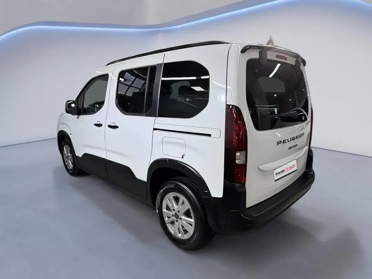 Usado Peugeot Rifter Allure 100 CV (73 kW) 2025 Blanco Monovolumen