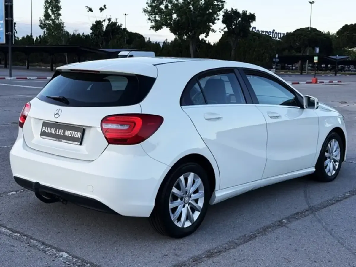 Usado Mercedes A180 Style 109 CV (80 kW) 2013 Blanco Utilitario