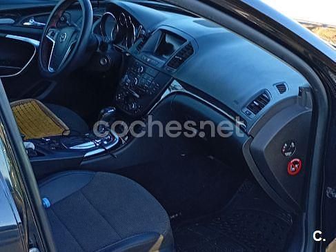Usado Opel Insignia Sportive 160 CV (117 kW) 2013 Negro Familiar