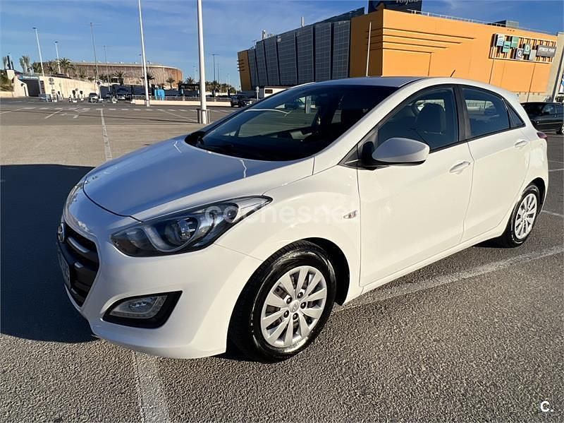 Blanco Usado 2017 Hyundai i30 Berlina | 7800 € - Imagen 1/4