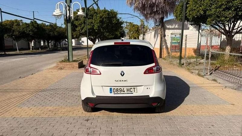 Usado Renault Scénic III 90 CV (66 kW) 2011 Blanco Monovolumen