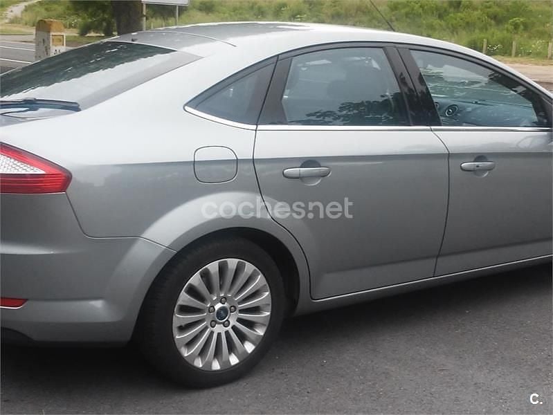 Usado Ford Mondeo Titanium 140 CV (102 kW) 2009 Gris / plata Berlina