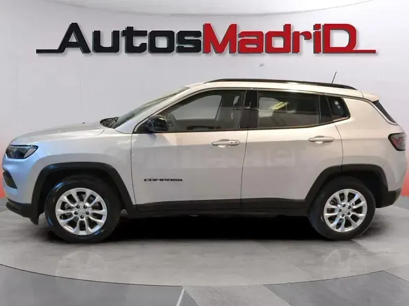 Usado Jeep Compass Longitude 130 CV (95 kW) 2022 Gris / plata SUV